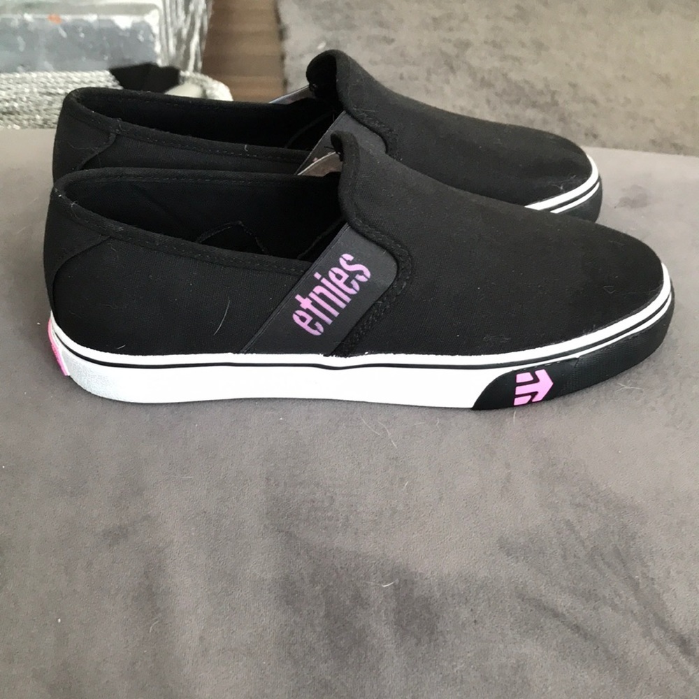 Girls etnies​